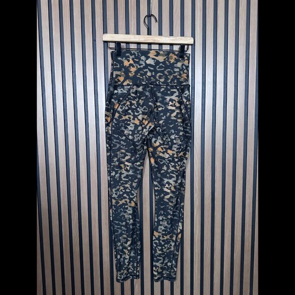 Fabletics Leggings S / M Therma Flex Ultra HighRise Define Powerhold Leopard Art - Picture 2 of 7